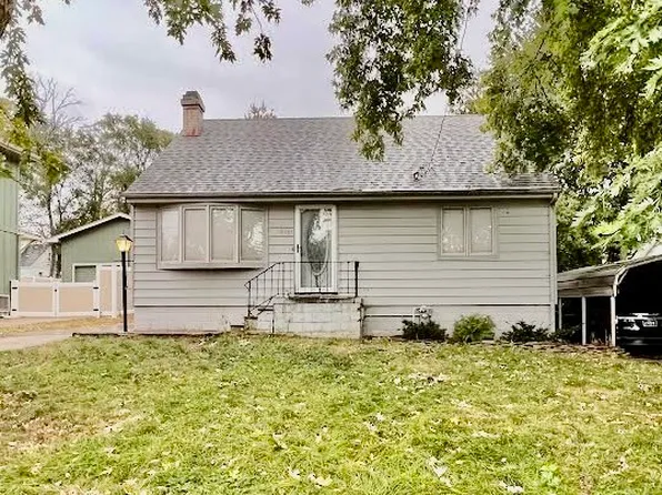 2331 E 39th Ct, Des Moines, IA 50317