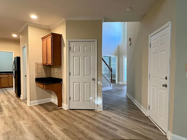 983 Yancey Ct — Photo 4