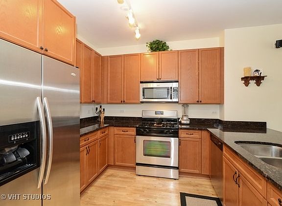 4th image of 451 W Huron St Unit 506