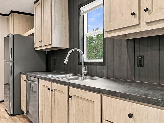4th image of 8019 Cornwall Rd