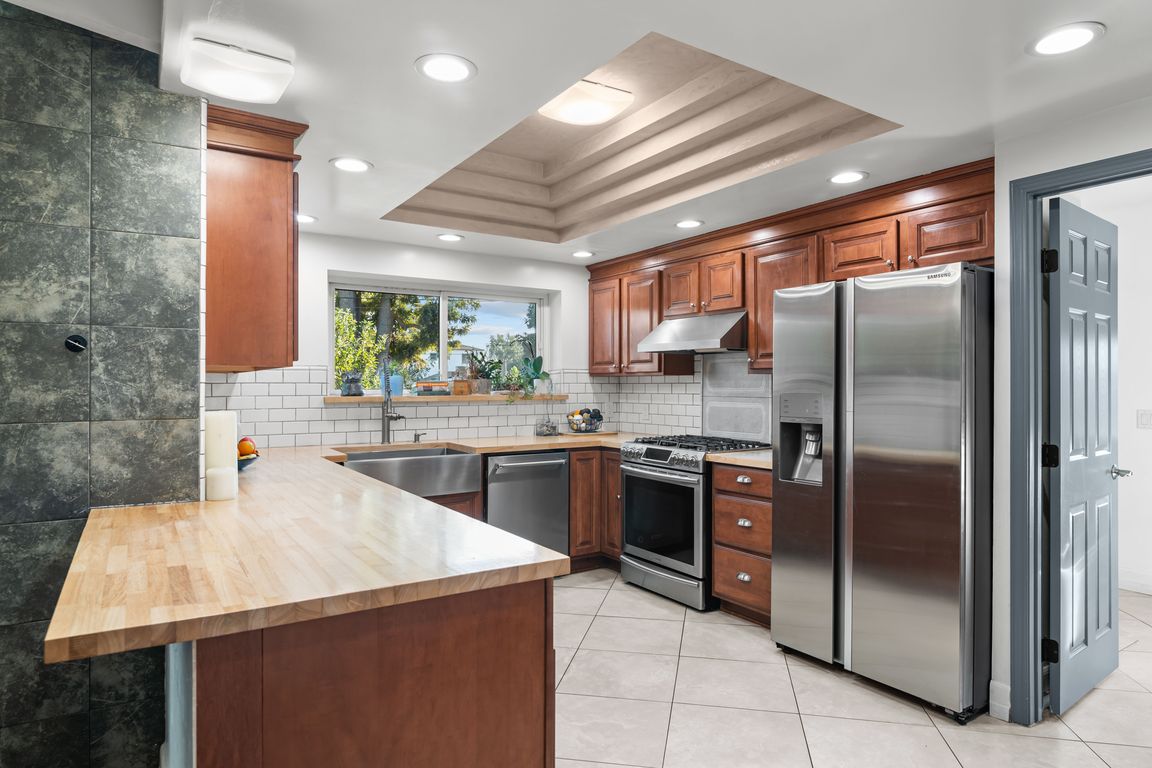 next background image