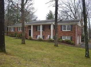 912 Crown Point Rd W, Signal Mountain, TN 37377