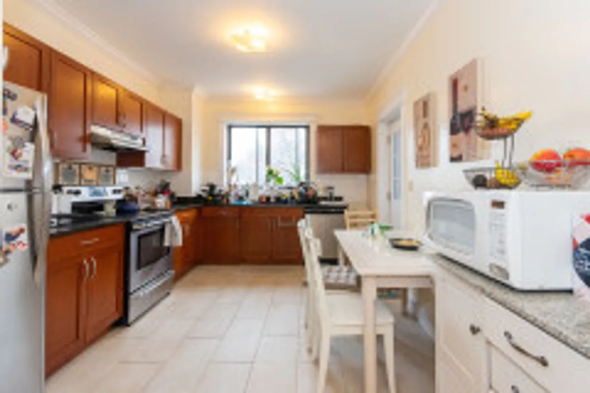Building Photo - 27 Glenville Ave #6