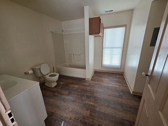 Large bathroom/utility room