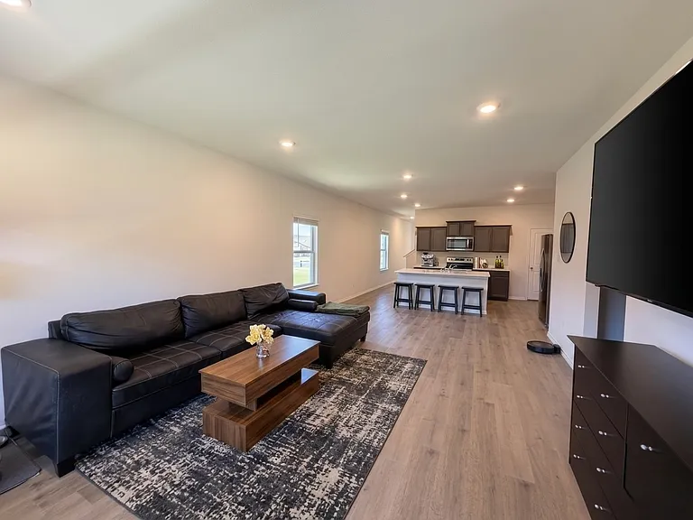 816 Country Rd — Photo 3