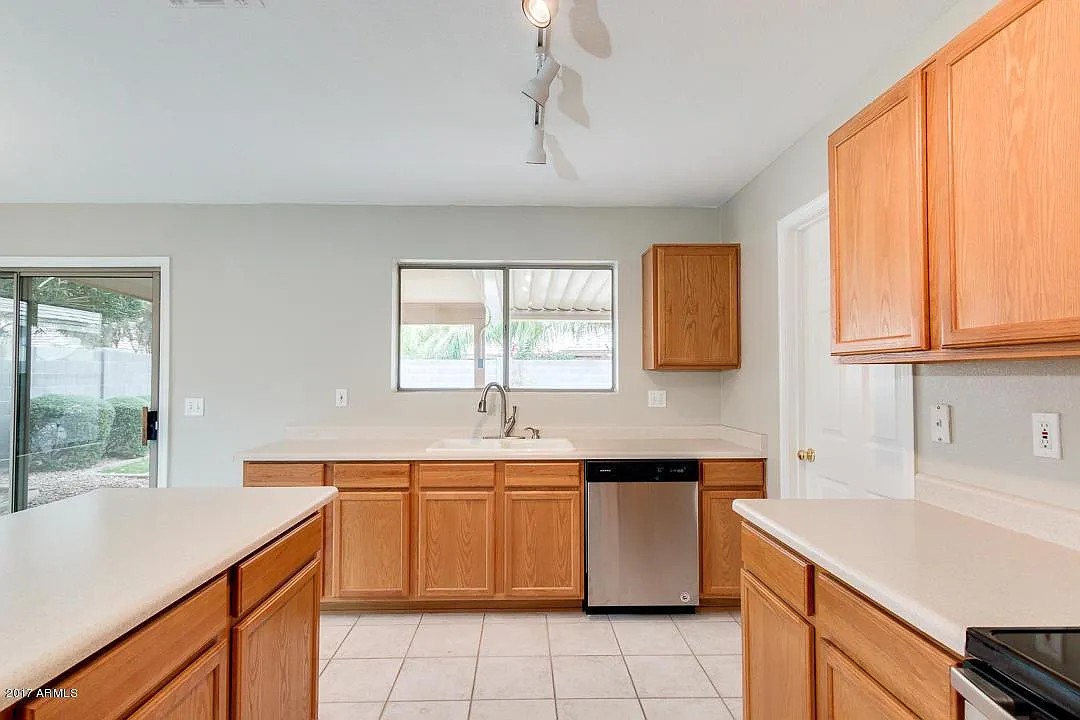 3 bed, 1579 sqft, $2,750 — Photo 3