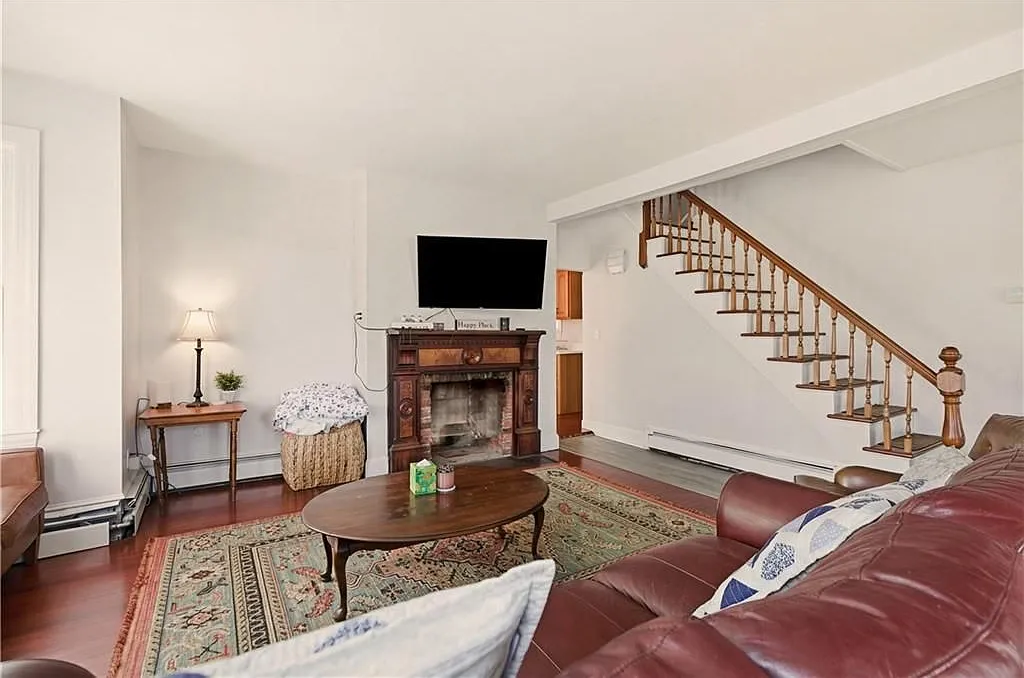 5 bed, 2.0 bath, 2023 sqft, $3,975 — Photo 1
