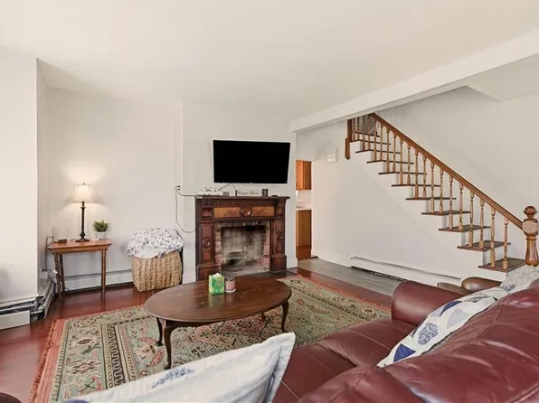 22 Summer St #1, Newport, RI 02840