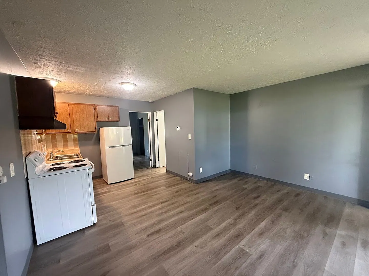 1174 Chandler Ave — Photo 3