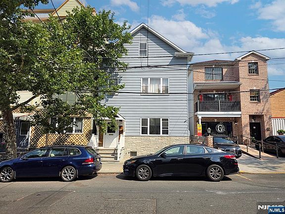 4th image of 68 Congress St