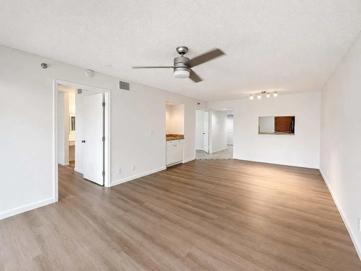 3 bed, 2.0 bath, 1436 sqft, $2,900 — Photo 3