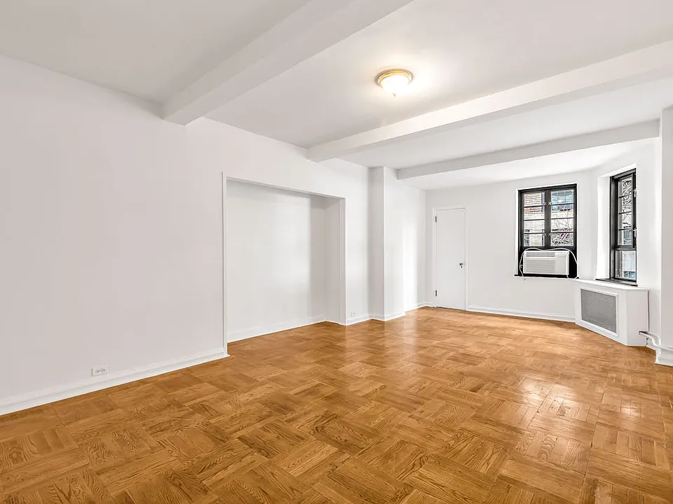 310 E 44th St #214