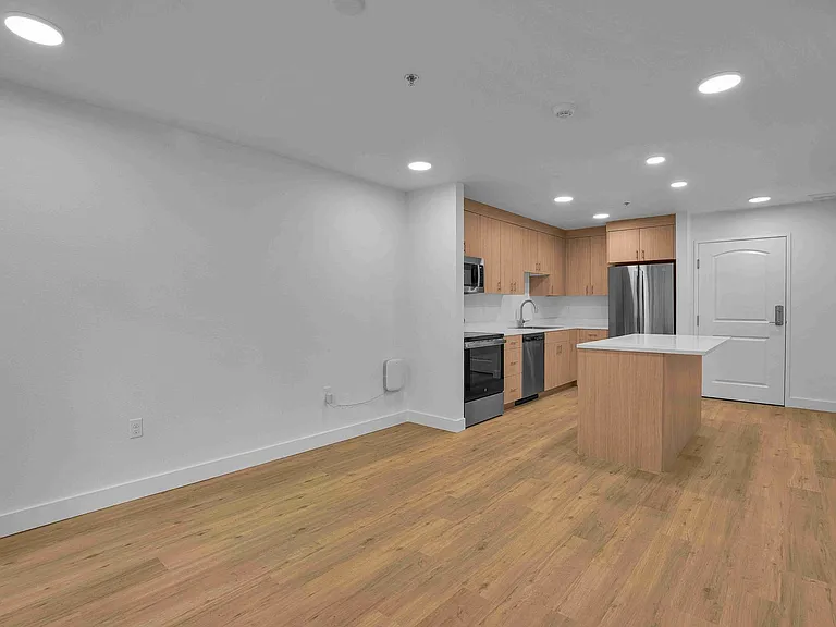 Eastwood Apartments — Photo 60