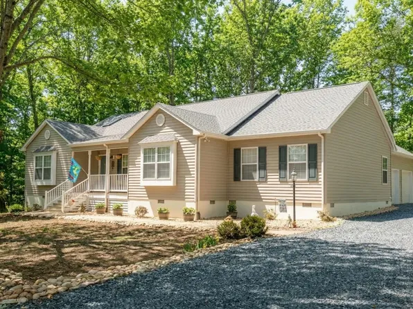 12 Barrett St, Palmyra, VA 22963