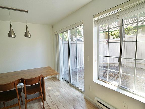 5th image of 624 122nd Ave NE