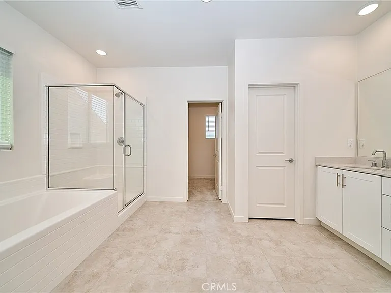 2622 E Embry Ln — Photo 42