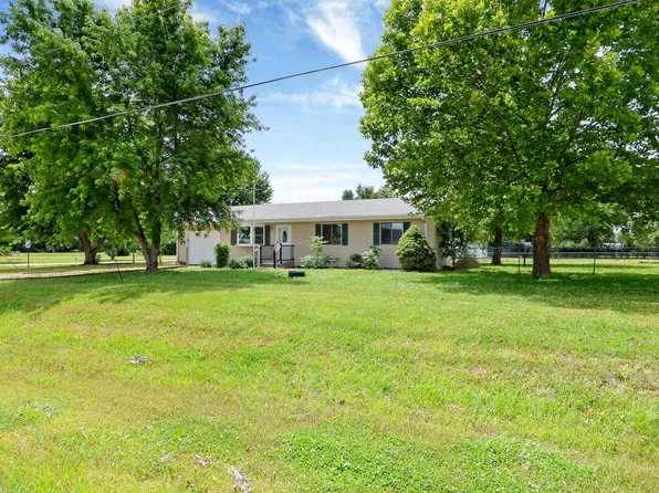 4935 Eureka Dr, Manhattan, KS 66503