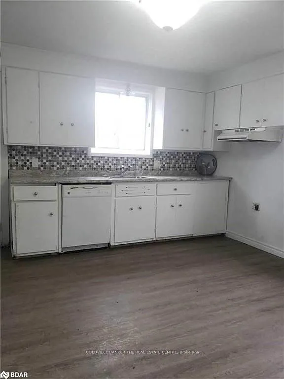 3 bed, $2,200 — Photo 3