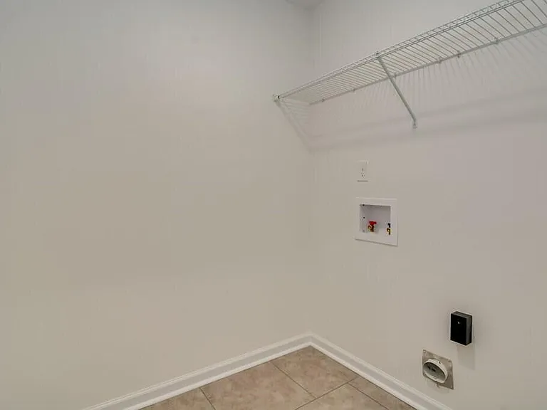 427 Amesbury Dr — Photo 15