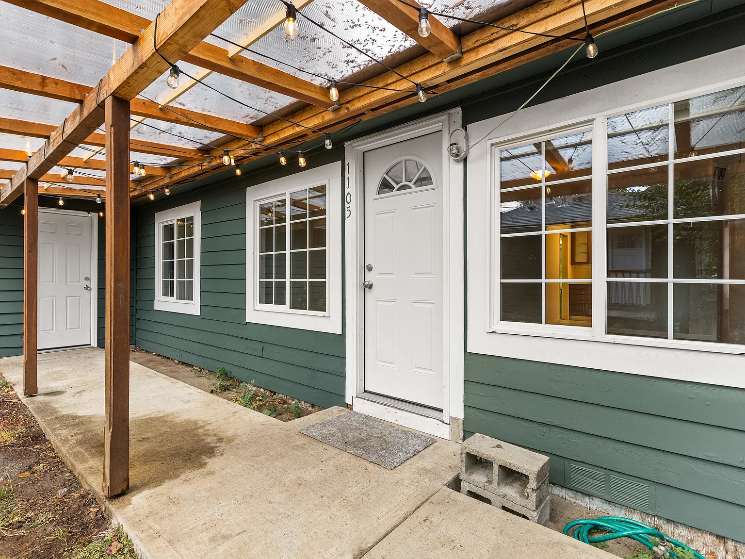 2 bed, 700 sqft, $2,400 — Photo 3