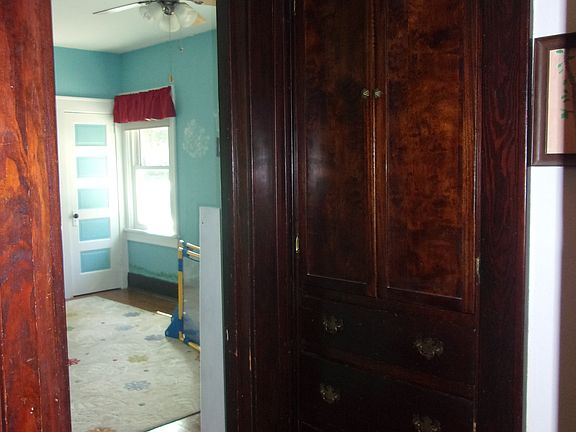 3rd image of 225 Nw 4th Street