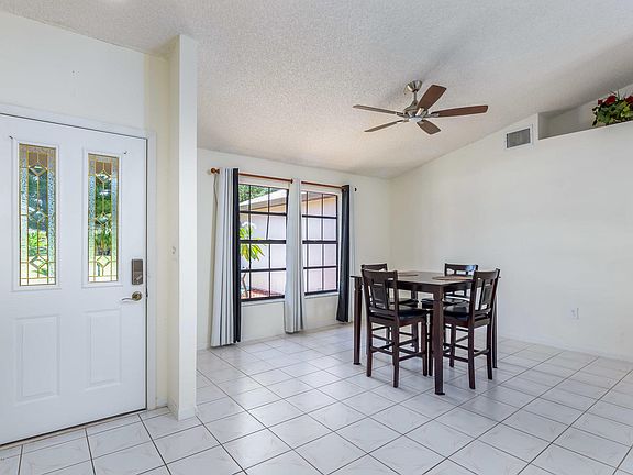 4th image of 1395 Armory Dr NE