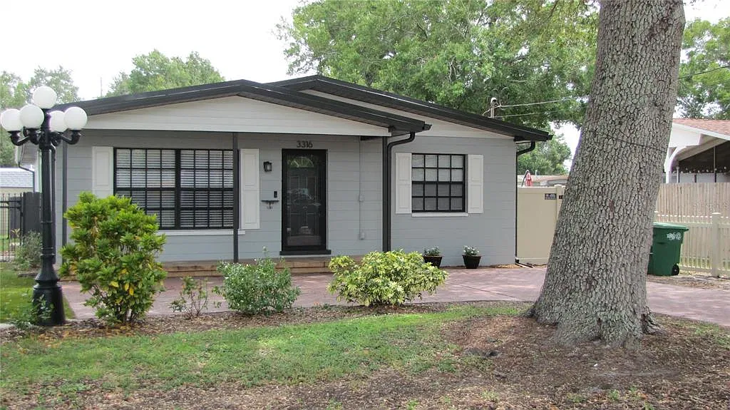 3 bed, 2.0 bath, 1728 sqft, $2,900 — Photo 1