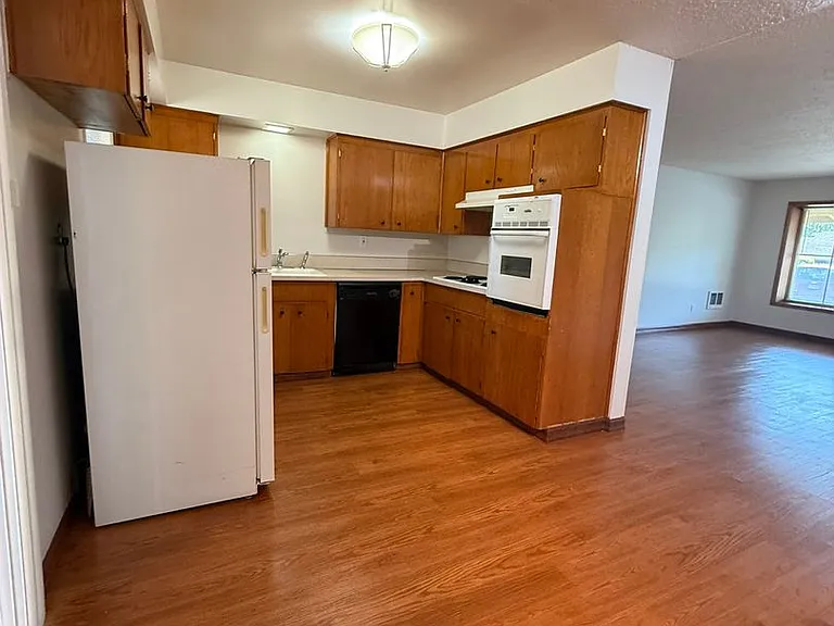 11485 SW Greenburg Rd — Photo 5