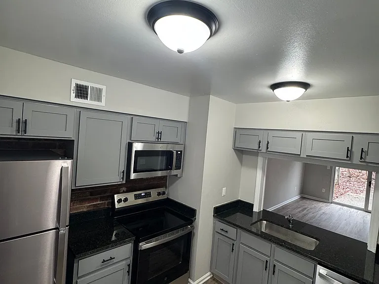 River Oaks Townhomes at Fox Chapel — Photo 53
