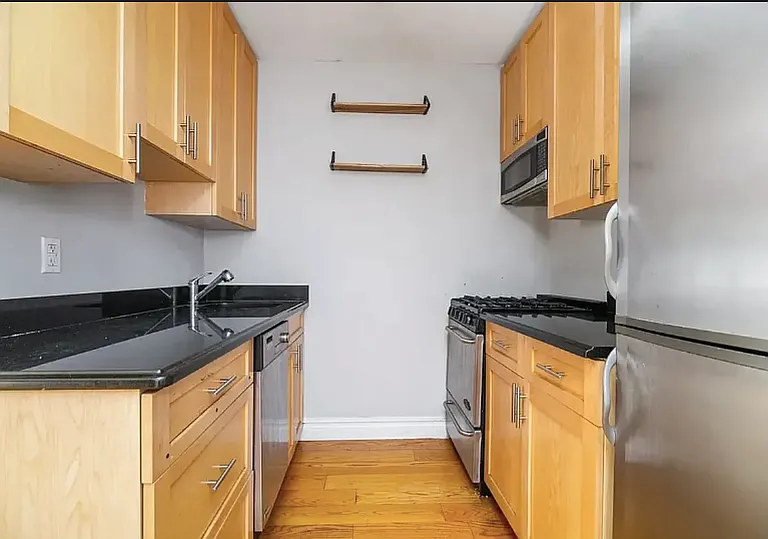 230 E 32nd St #3A — Photo 4