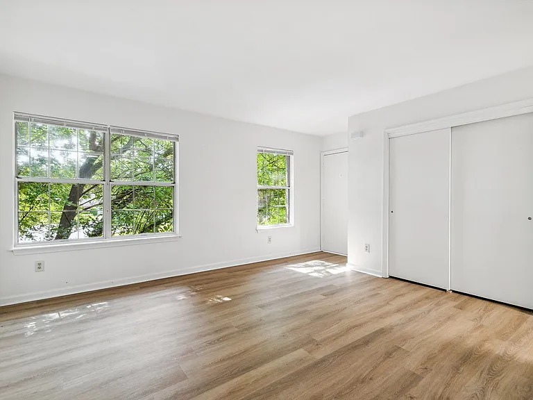Amhurst III Apartments — Photo 34