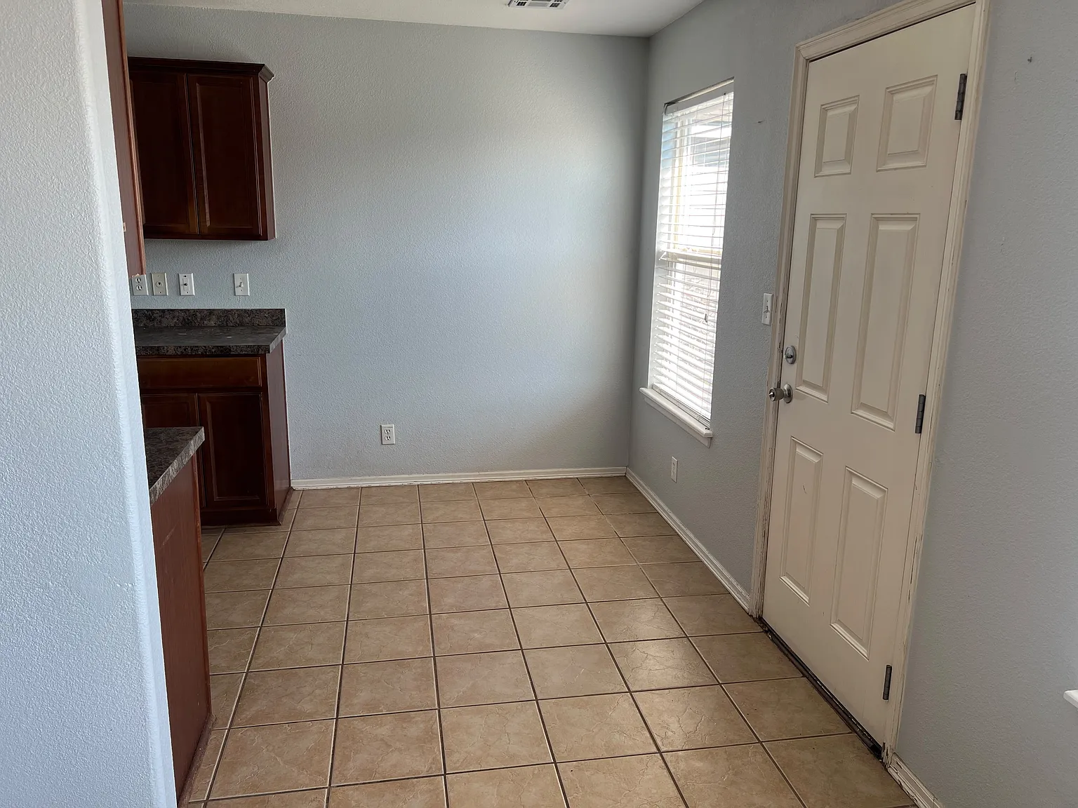 3 bed, 1400 sqft, $1,650 — Photo 4