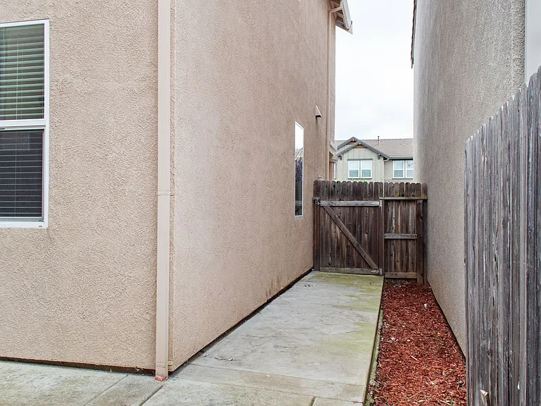 3249 Torrance Ave — Photo 37