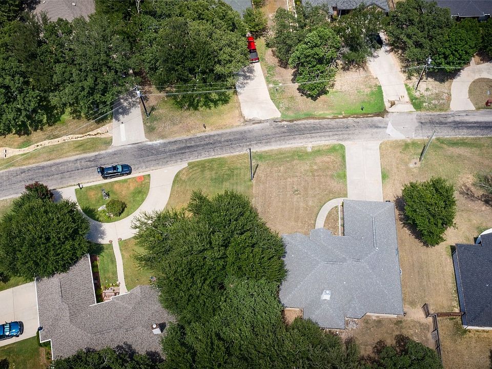 427 Half Moon Way, Runaway Bay, TX 76426 MLS 20373134 Zillow