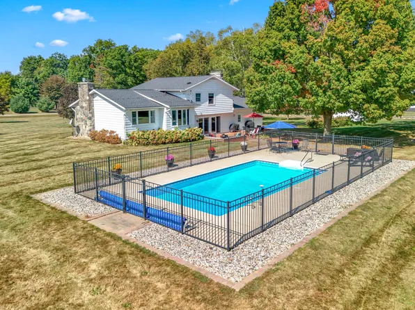 1131 Bridge Rd, Hillsdale, MI 49242