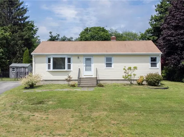 34 Valhalla Dr, Portsmouth, RI 02871