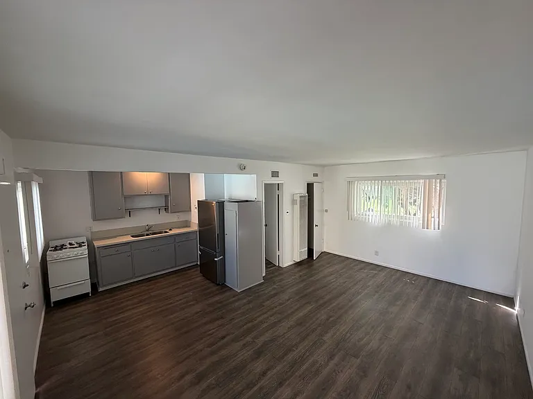 1616 E Sycamore Ave #5 — Photo 6