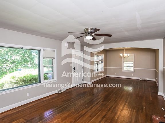 4456_002_living_room_13692272.jpg