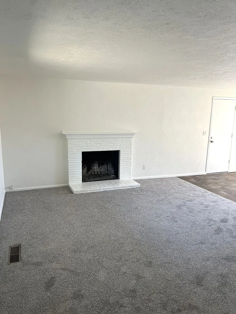 Charming 3-Bedroom Home with Private Backyard in Beaverton! — Photo 3