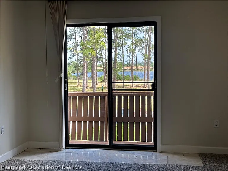 3847 Edgewater Dr — Photo 9