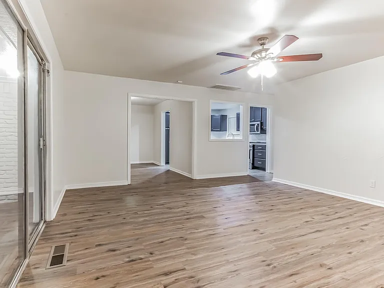 2512 NW 45th St — Photo 5