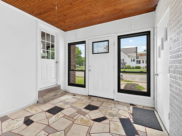 Breezeway to garage