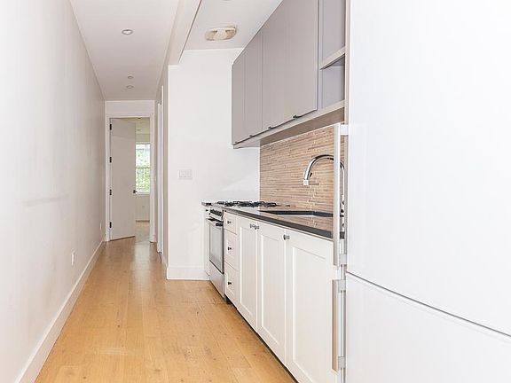 3rd image of 87 Montrose Ave APT 2L