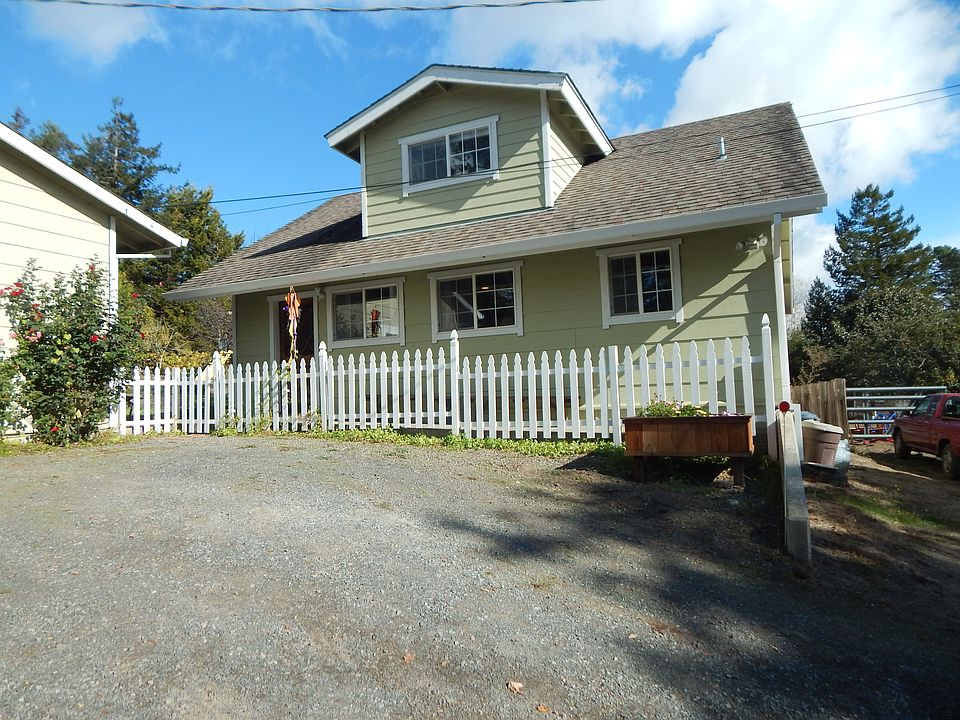 Front of house with driveway around it