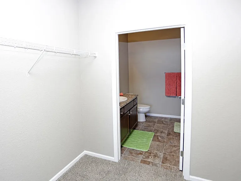 Brookledge Apartments — Photo 36