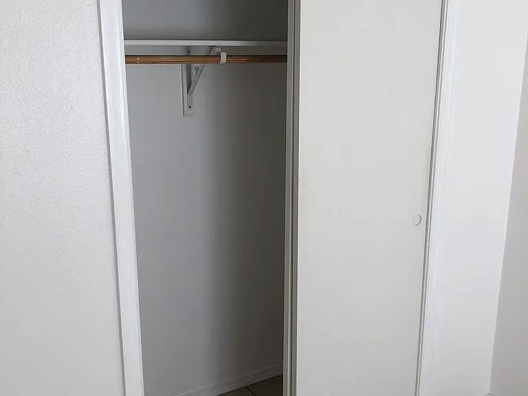 Bed 2 Closet_01272021