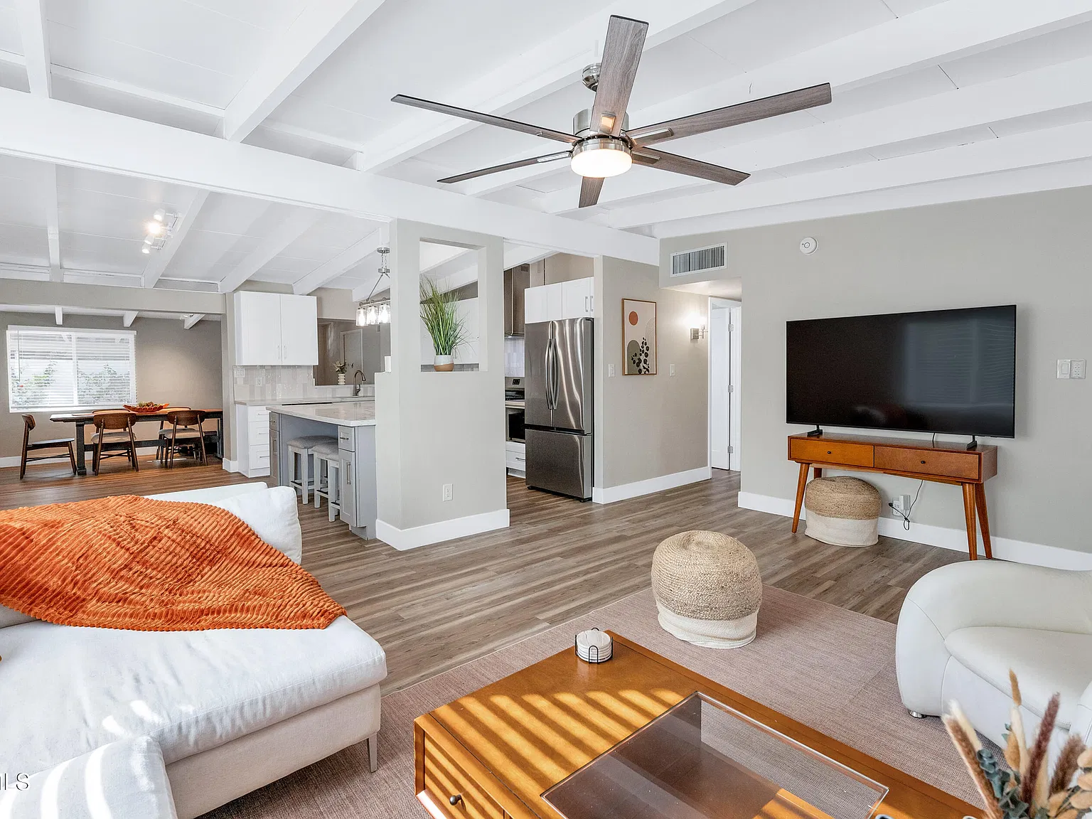 3 bed, 2.0 bath, 1745 sqft, $3,500 — Photo 3