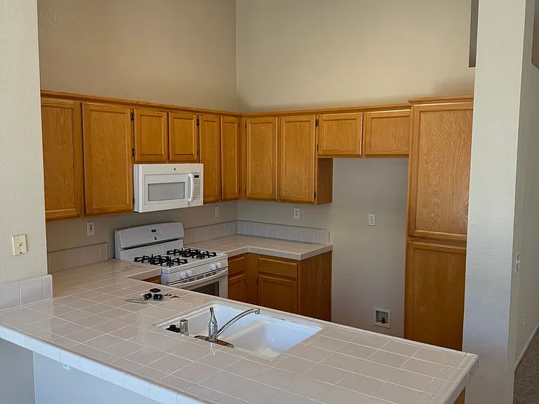 675 Bridgeford Dr — Photo 10