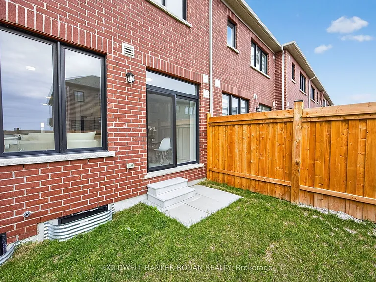 29 Milady Cres — Photo 33