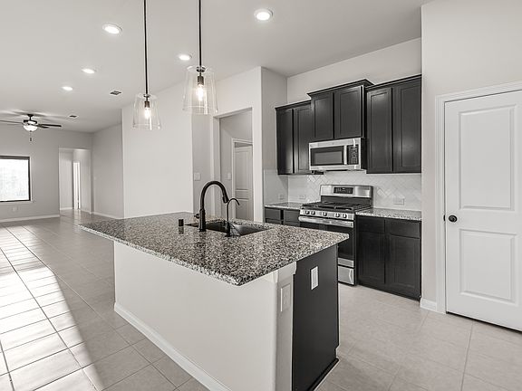 4th image of 716 Lake Lacosta Dr